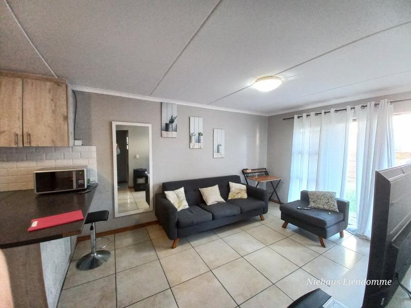 To Let 2 Bedroom Property for Rent in Guldenland Western Cape